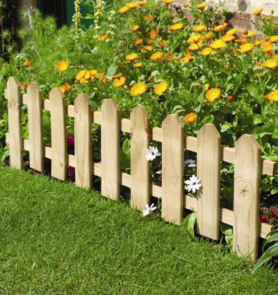Fixed wood picket edging (1m x 0.40m)